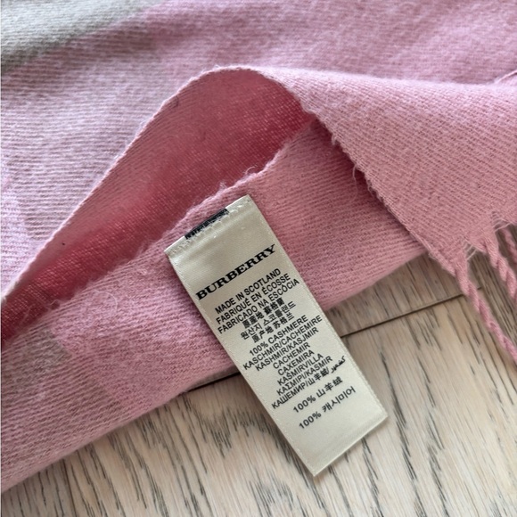 Burberry Soft Pink Cashmere Scarf - Picture 2 of 2